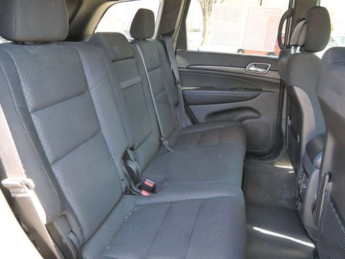 Used 2019 Jeep Grand Cherokee Laredo image 22