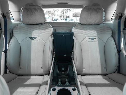 Used 2023 Bentley Bentayga Extended Wheelbase AWD/4WD image 37