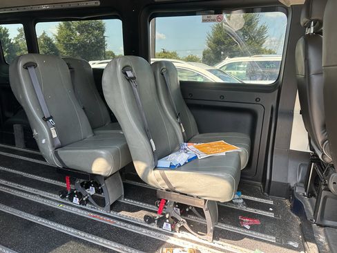 Used 2020 RAM ProMaster 2500 w/ Premium Appearance Group FWD image 3