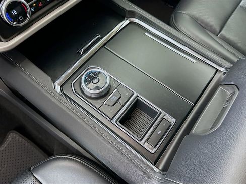 Used 2024 Ford Expedition XLT image 17