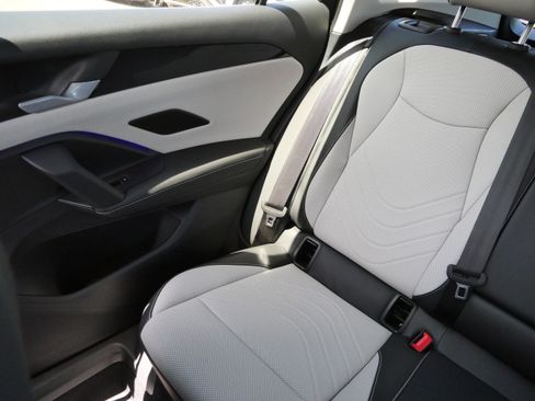 Certified 2025 Volkswagen Tiguan SE AWD/4WD image 12