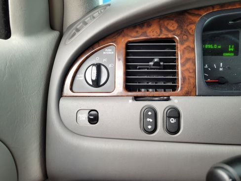 Used 2001 Lincoln Town Car Executive image 13