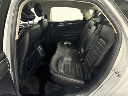 Used 2018 Ford Fusion SE w/ Fusion SE Technology Package image 19