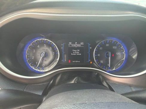 Used 2017 Chrysler Pacifica Touring-L FWD image 15