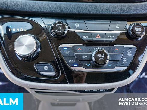 Used 2023 Chrysler Voyager LX FWD image 46