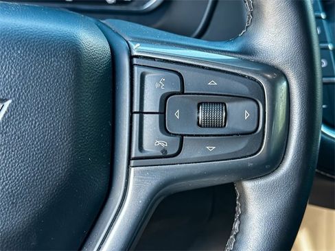 Used 2024 Chevrolet Suburban Premier image 17