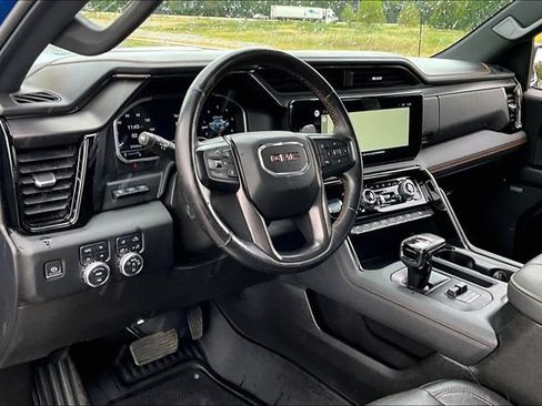 Used 2022 GMC Sierra 1500 AT4 w/ Technology Package AWD/4WD image 18