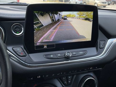 Used 2025 Chevrolet Blazer LT FWD image 18