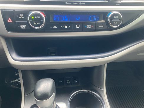 Used 2019 Toyota Highlander XLE image 23