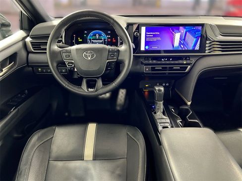 Used 2025 Toyota Camry SE image 23