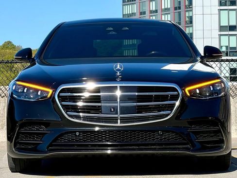 Used 2023 Mercedes-Benz S 580 4MATIC Sedan image 3
