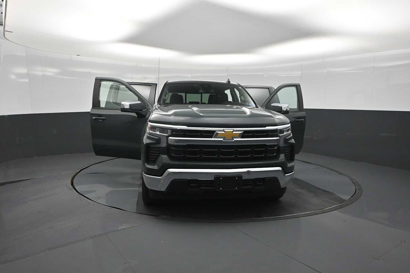 Used 2025 Chevrolet Silverado 1500 LT w/ Z71 Off-Road Package AWD/4WD image 46