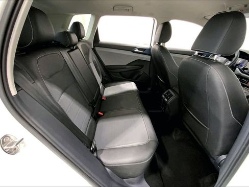 Used 2024 Volkswagen Taos SE FWD image 20