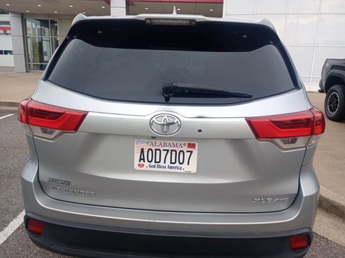 Used 2017 Toyota Highlander XLE AWD/4WD image 6