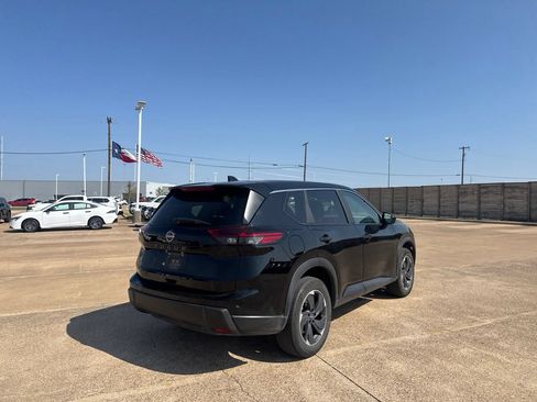 Certified 2025 Nissan Rogue SV FWD image 22