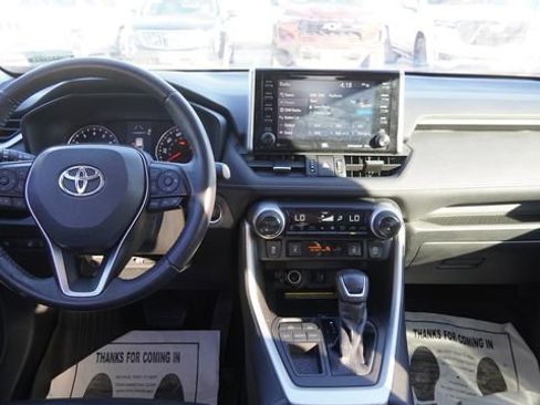 Used 2021 Toyota RAV4 XLE Premium image 15