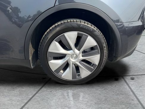 Used 2024 Tesla Model Y Long Range AWD/4WD image 20