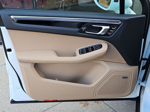 New 2026 Porsche Macan image 13