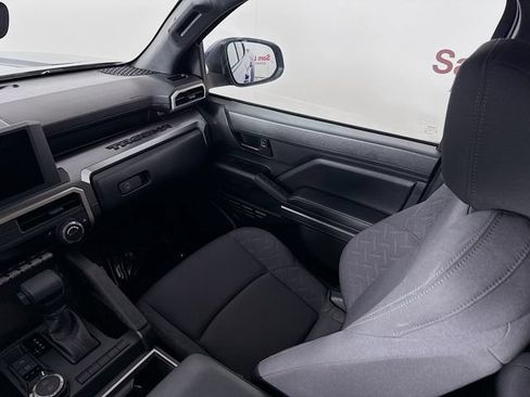 Used 2025 Toyota Tacoma SR5 AWD/4WD image 22