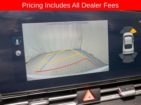 Used 2024 Hyundai Elantra Limited FWD image 15