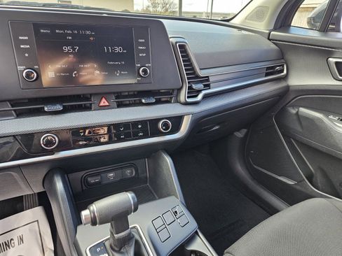 Used 2024 Kia Sportage LX image 20