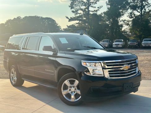 Used 2016 Chevrolet Suburban LS image 1