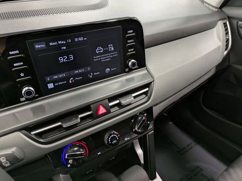Used 2024 Kia Seltos LX AWD/4WD image 11
