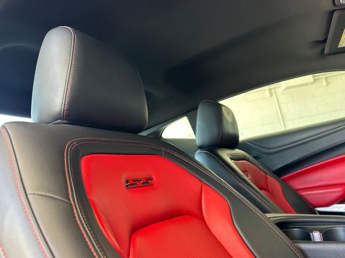 Used 2021 Chevrolet Camaro SS RWD image 15