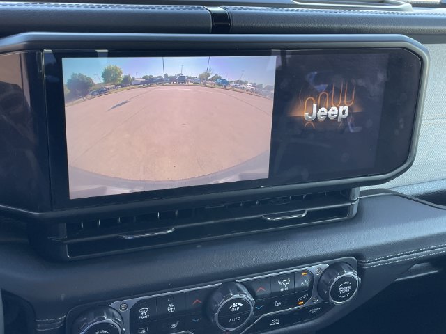 Used 2024 Jeep Wrangler Unlimited Sahara AWD/4WD image 17