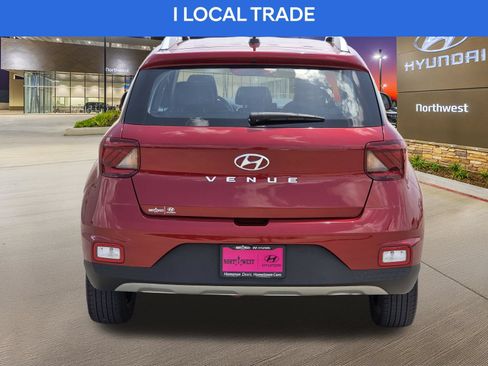 Certified 2024 Hyundai Venue Limited FWD image 8