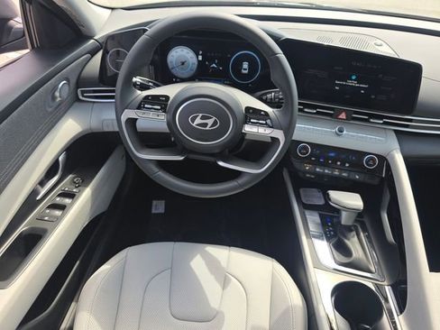 New 2026 Hyundai Elantra Limited FWD image 2
