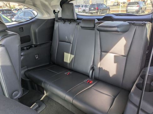 Used 2023 Toyota Highlander Limited image 32
