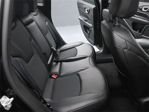 New 2026 Jeep Compass Latitude w/ Mopar Graphics Package image 18