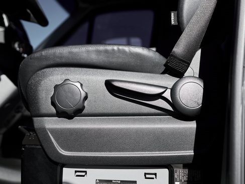 Used 2018 Mercedes-Benz Sprinter 2500 image 40