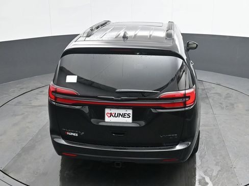 New 2026 Chrysler Pacifica Limited w/ S Appearance Package AWD/4WD image 30