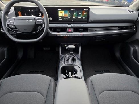 New 2025 Kia K4 LXS image 21