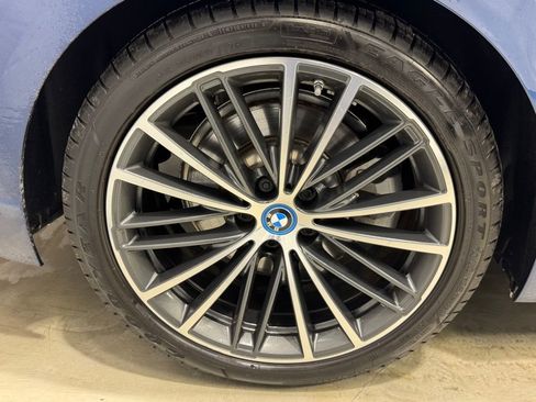 Used 2023 BMW 530e xDrive 530e iPerformance w/ Premium Package image 9