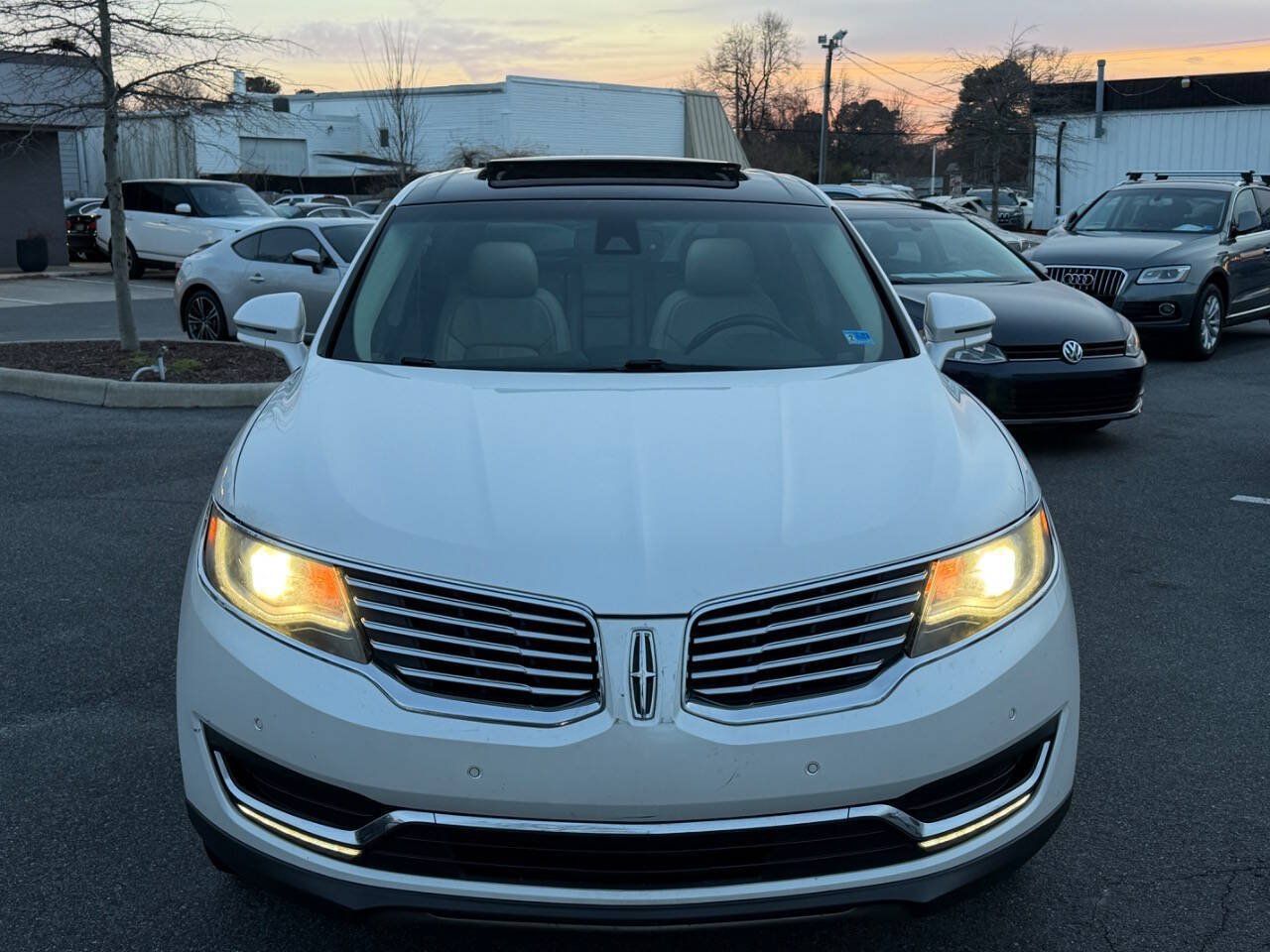 Used 2016 Lincoln MKX Reserve w/ Technology Package FWD image 20