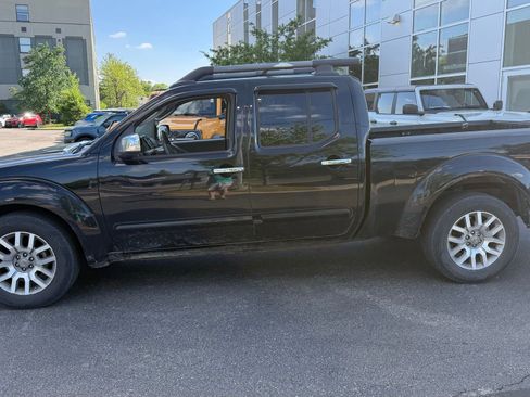 Used 2009 Nissan Frontier LE w/ LE Value Truck Pkg AWD/4WD image 1