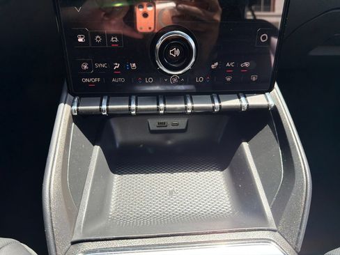 Used 2025 GMC Terrain Elevation w/ Elevation Premium Package AWD/4WD image 22