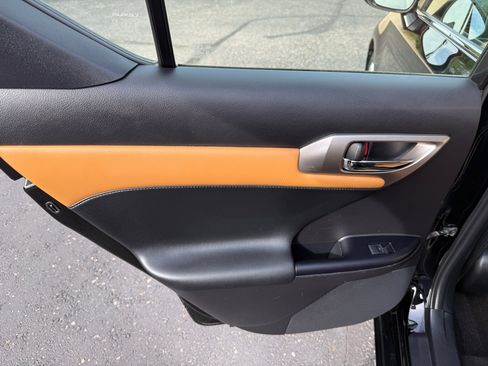 Used 2015 Lexus CT 200h image 16