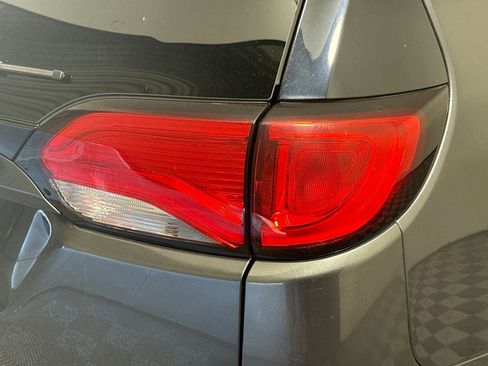 Used 2018 Chrysler Pacifica Touring Plus w/ Tire & Wheel Group image 34