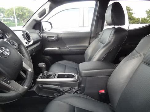 Used 2021 Toyota Tacoma Limited AWD/4WD image 12