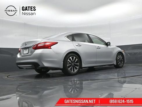 Used 2016 Nissan Altima 2.5 SV FWD image 32