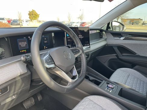 Used 2025 Volkswagen Tiguan S image 10