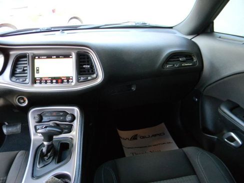 Used 2022 Dodge Challenger SXT image 17