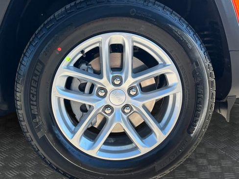 New 2025 Jeep Grand Cherokee Laredo image 23