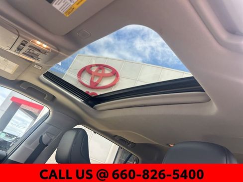 Used 2024 Toyota Highlander XLE AWD/4WD image 20