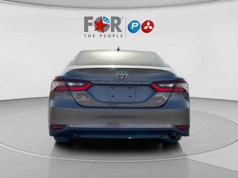 Used 2021 Toyota Camry LE image 4