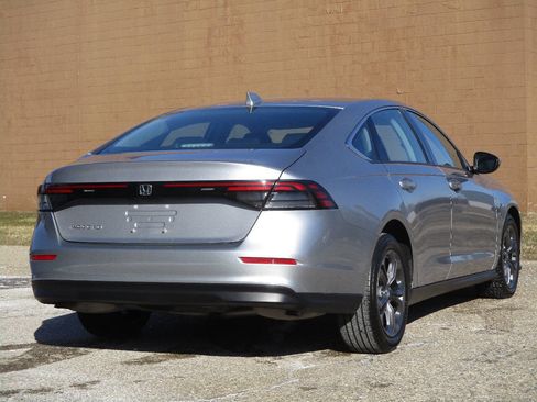 Used 2023 Honda Accord EX image 7